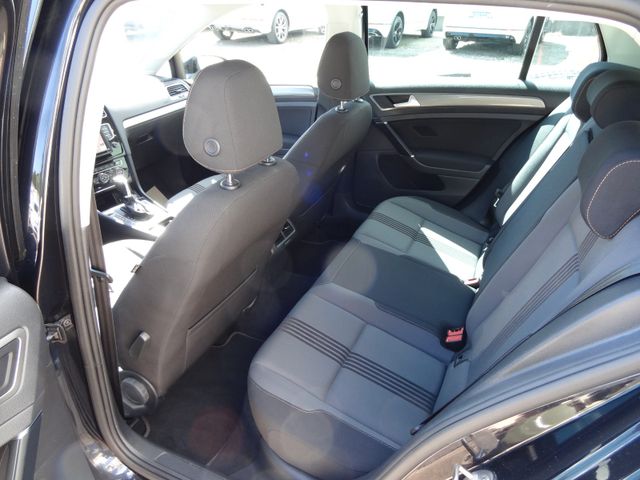 Fahrzeugabbildung Volkswagen Golf VII Lim. Allstar/DSG/Xenon/Navi/2.Hd/150PS/