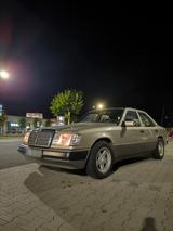 Mercedes-Benz E 230 - Mercedes-Benz E 230 aus 1991