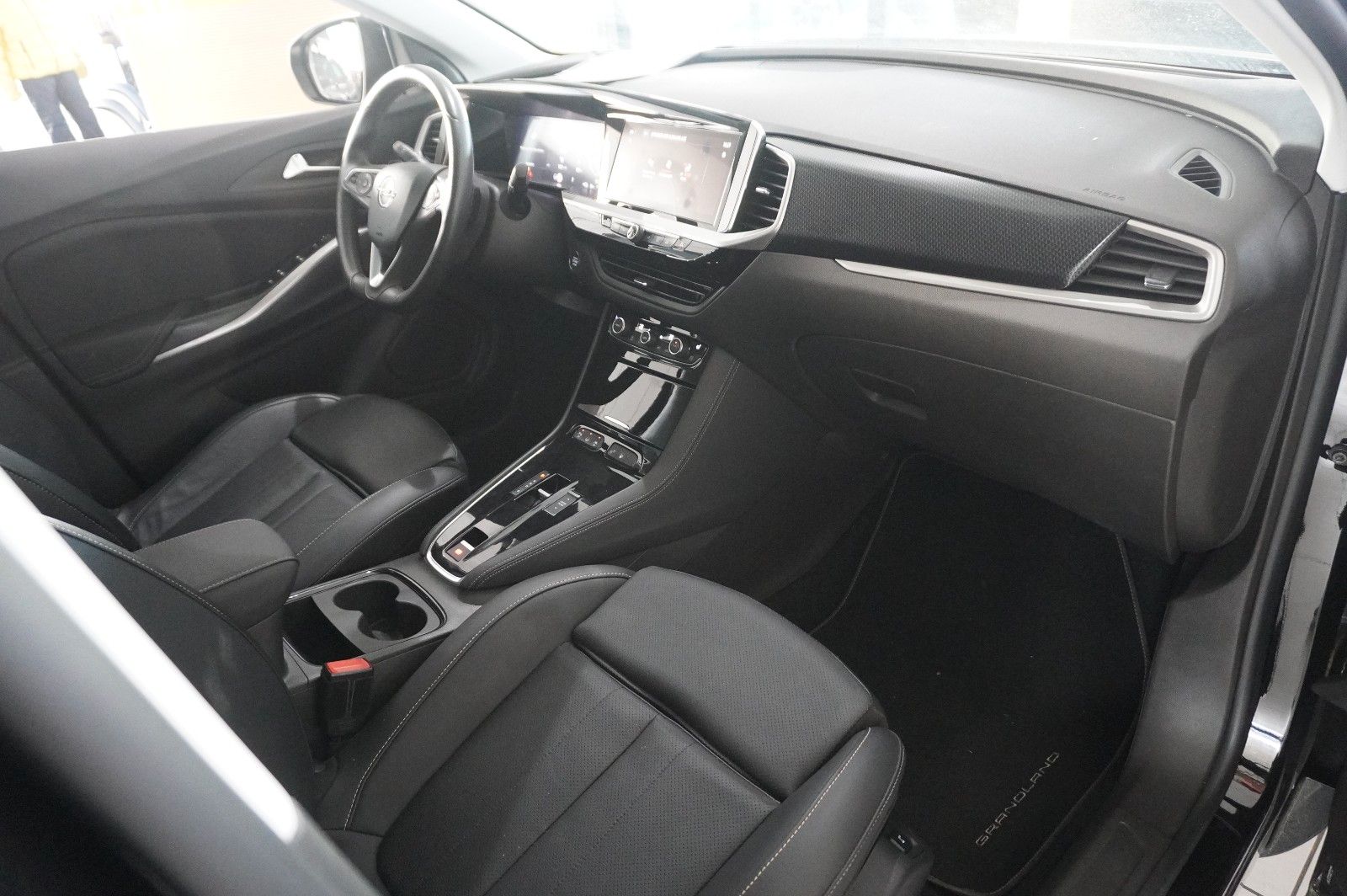 Fahrzeugabbildung Opel Grandland (X) 1.6T GSe HYBRID 4X4 NAVI/SPORT/AHK