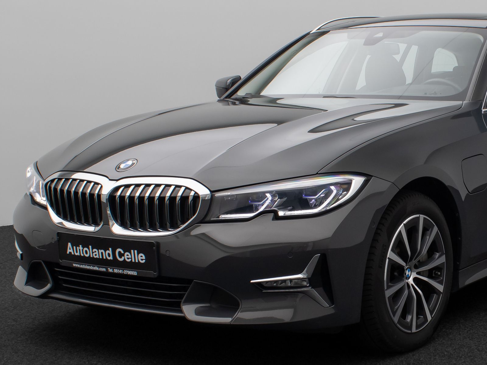 Fahrzeugabbildung BMW 330e Luxury Line Kamera Pano HUD HiFi Individual