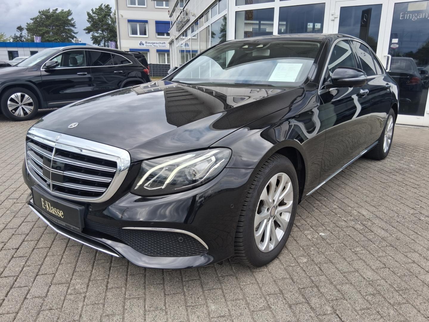 Mercedes-Benz E 200 Exclusive LED SHZG Navi PDC 360° Distronic