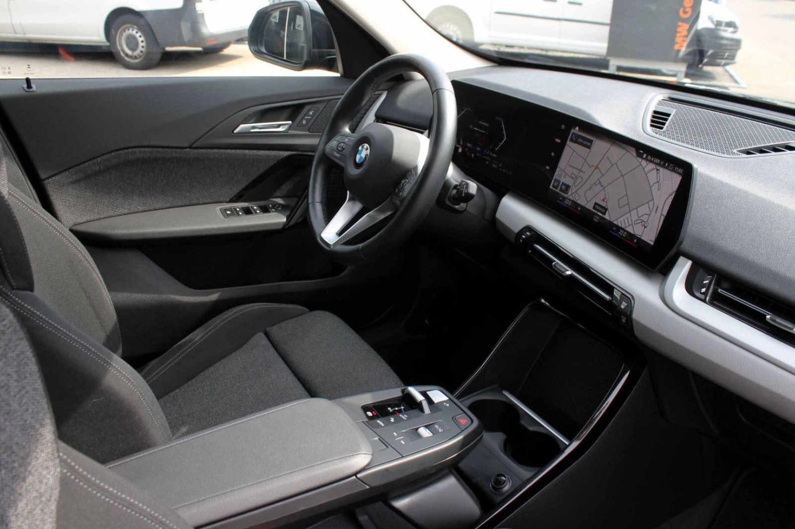 Fahrzeugabbildung BMW X1 sDrive 18i Steptr. ACC KAM PDC LED NAV AHK