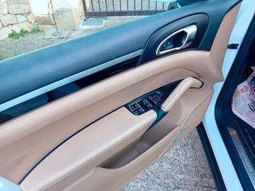 Porsche Cayenne - 8