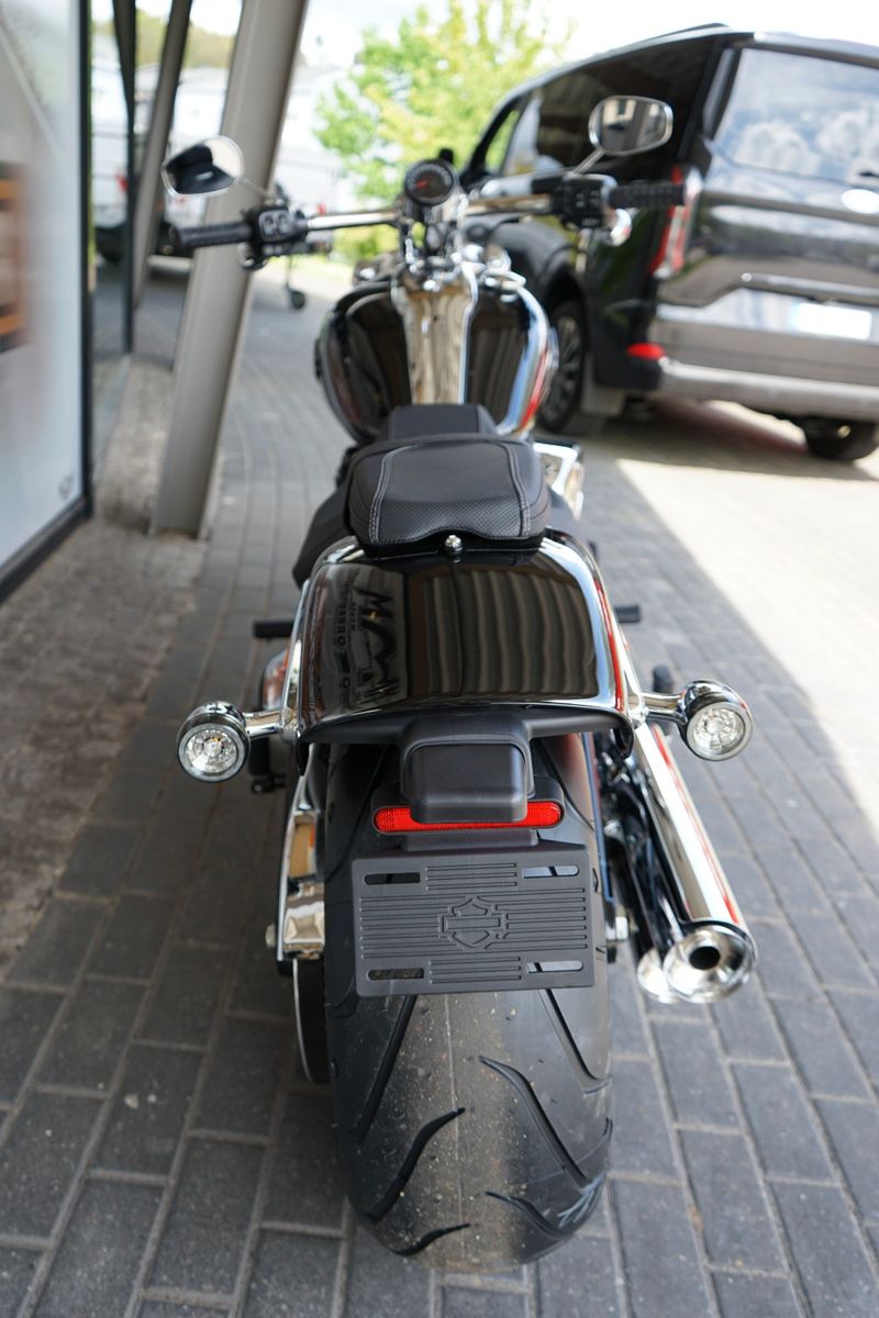Fahrzeugabbildung Harley-Davidson Breakout 117 2025 Midnight Firestorm