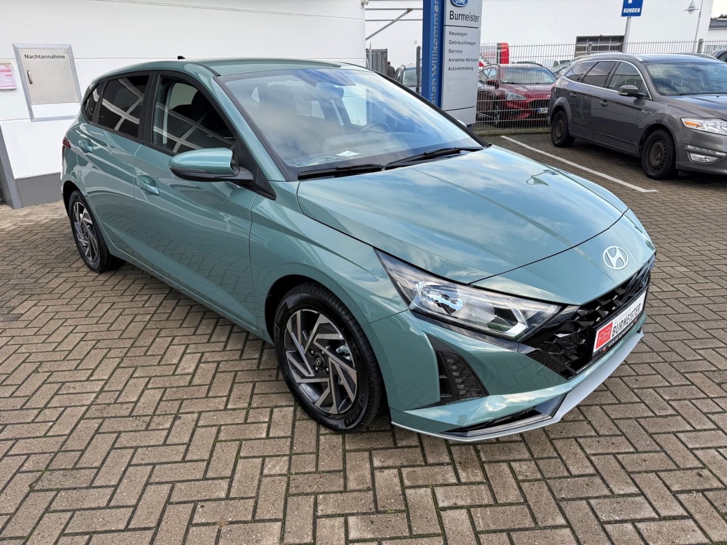 HYUNDAI i20 Select Family Navi Apple CarPlay Android Aut - Image 8