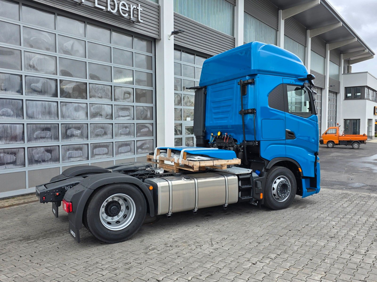 Fahrzeugabbildung Iveco S-Way AS440S50T/P LED Standklima 2 Stück