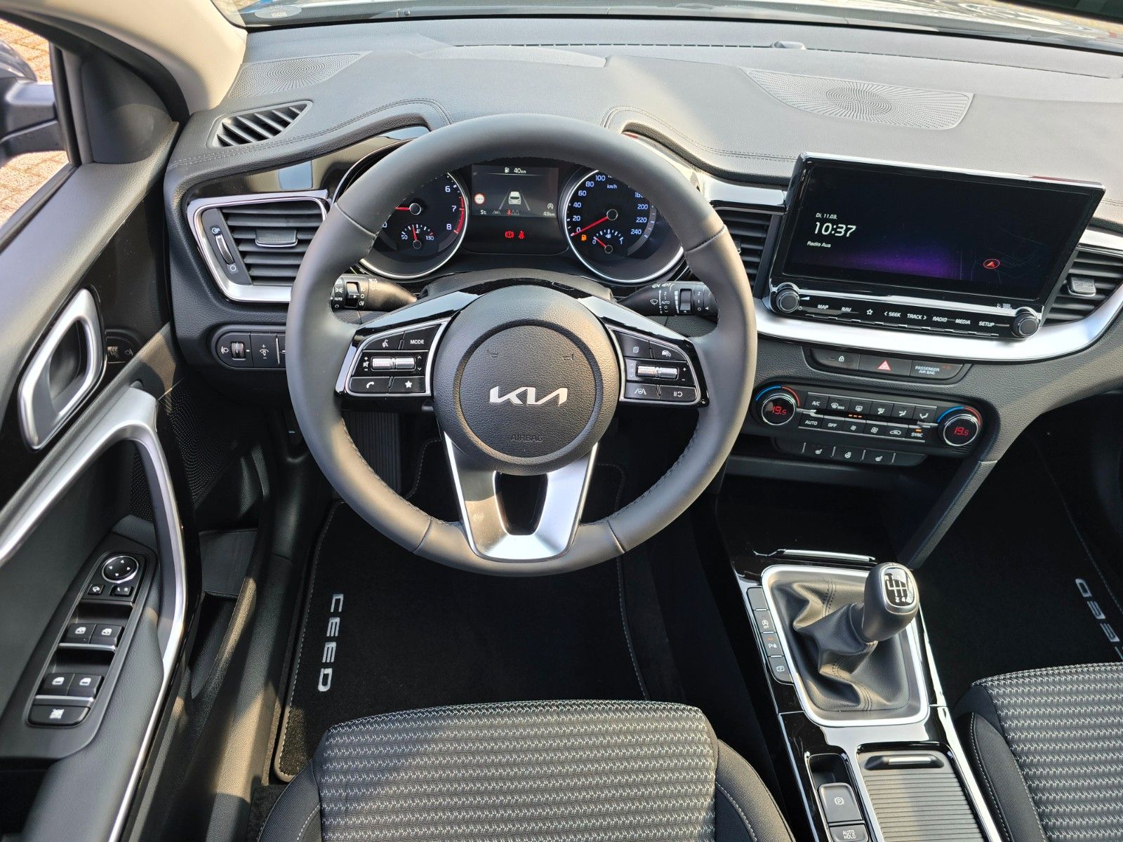 Fahrzeugabbildung Kia CEED_SW 1.0T 100 ULTIMATE STY JBL