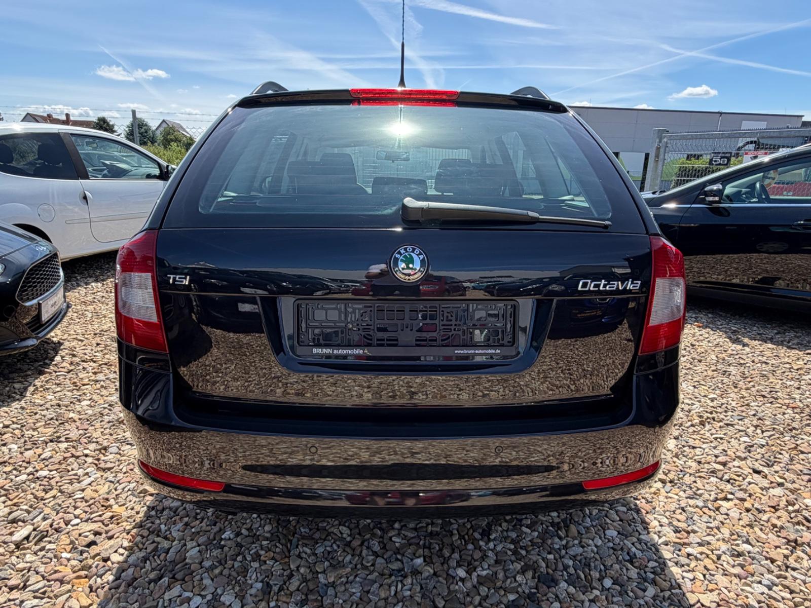 Skoda Octavia 2011 — photo 9