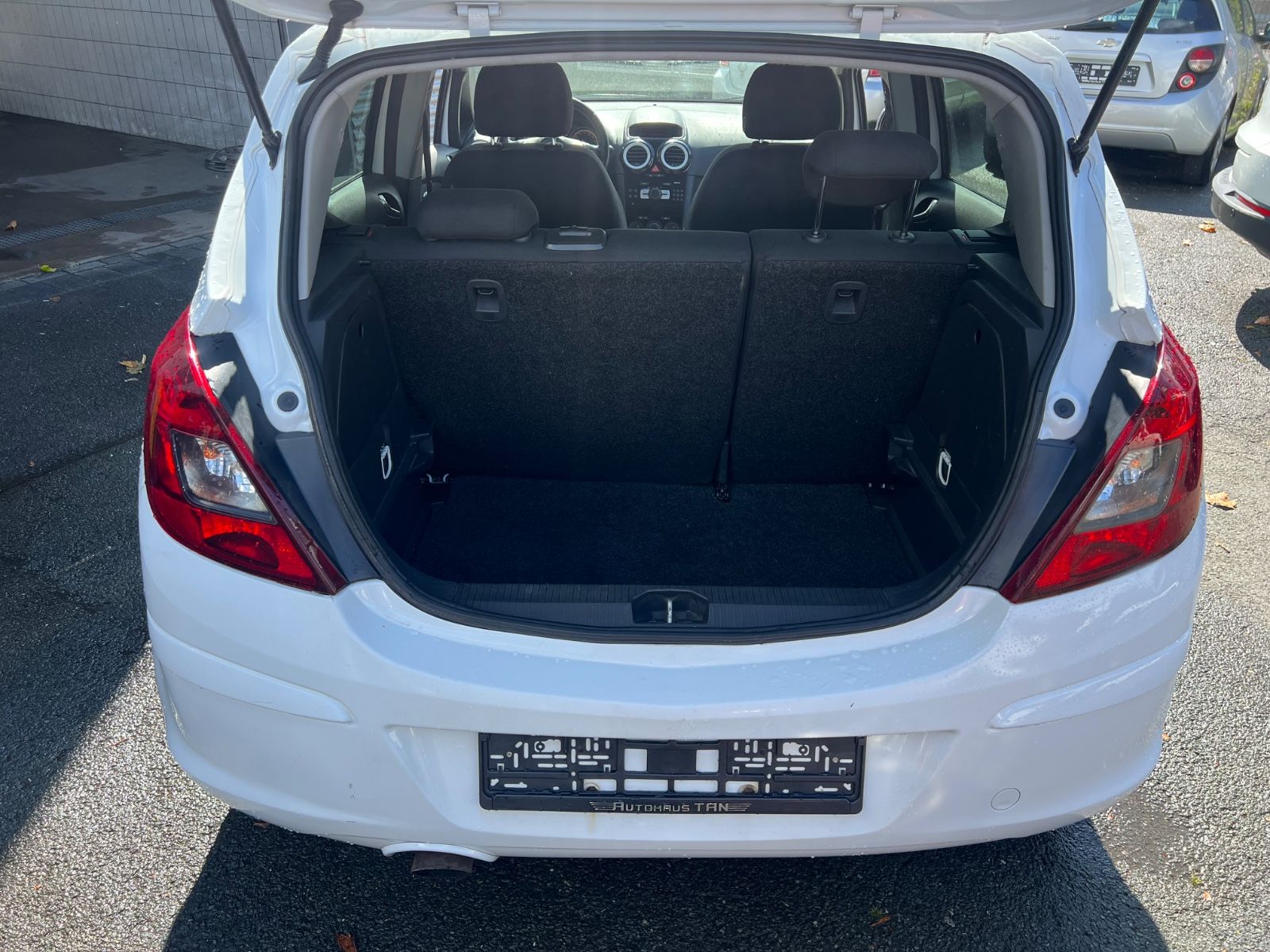Fahrzeugabbildung Opel Corsa D 1.2 Color Edition
