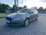 Volvo V70 D5 AWD Momentum - Volvo V70: Awd
