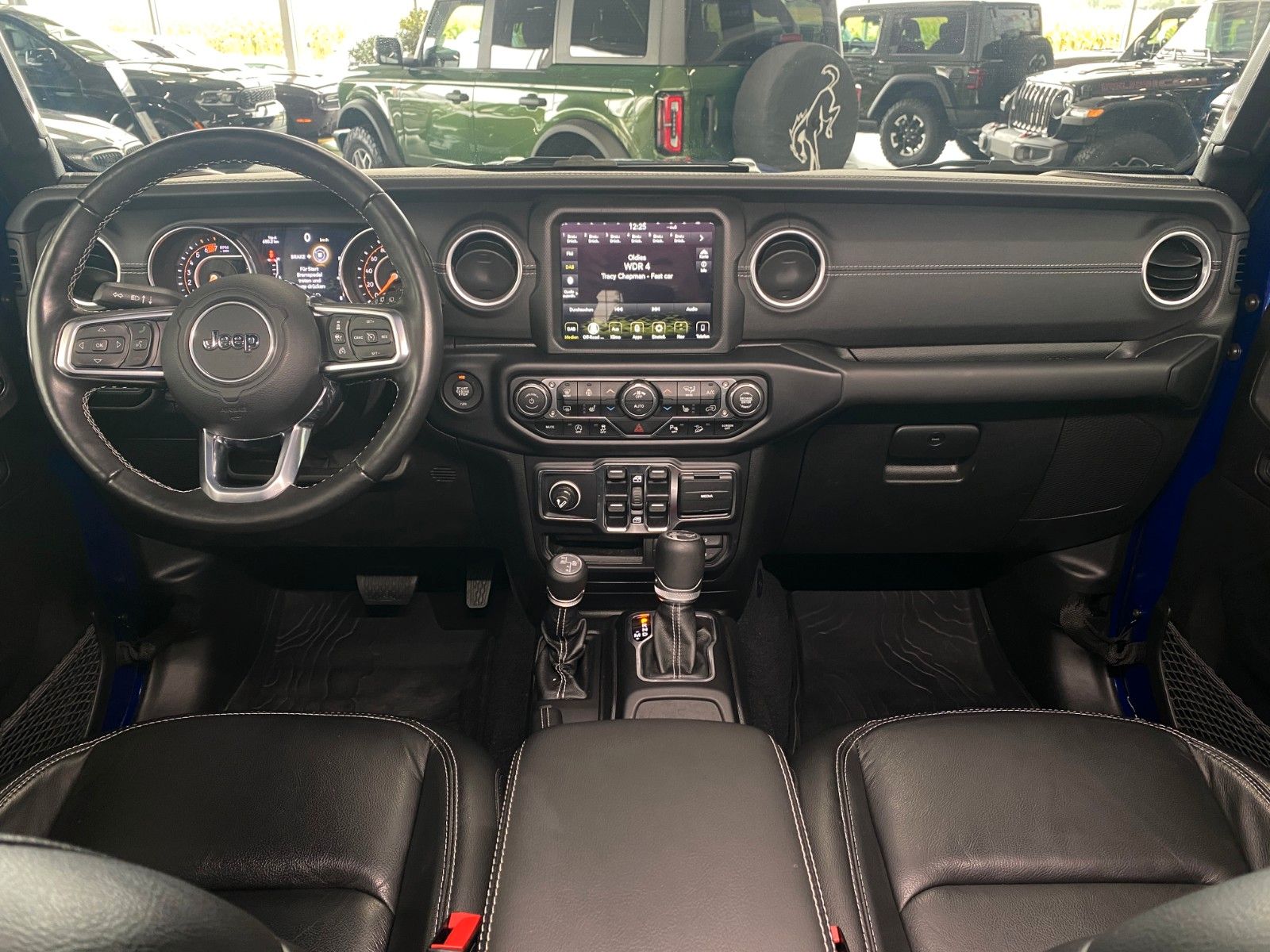 Fahrzeugabbildung Jeep Wrangler Unlimited 2.0 T-GDI Sahara Overland Sky