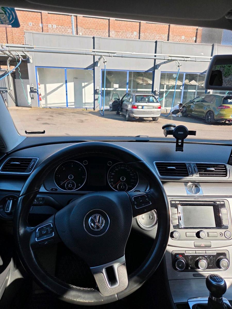 Volkswagen Passat 2012 — photo 15