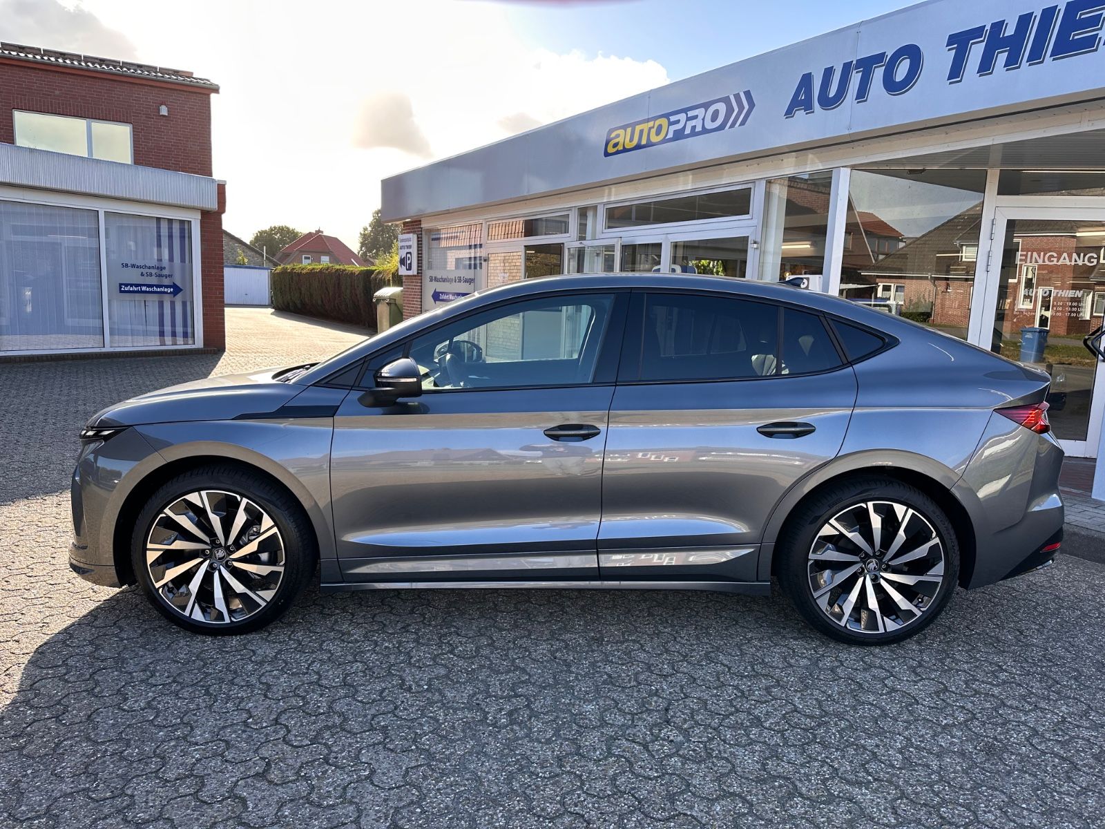 Fahrzeugabbildung SKODA Enyaq Coupé 85 Sportline Pano/Matrix/ACC/APP/21"