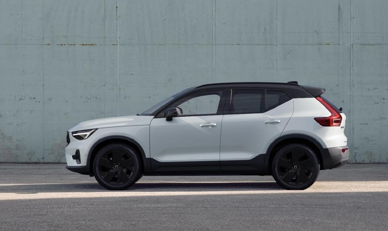 Fahrzeugabbildung Volvo XC40 B4 Benzin Ultra Black Edition