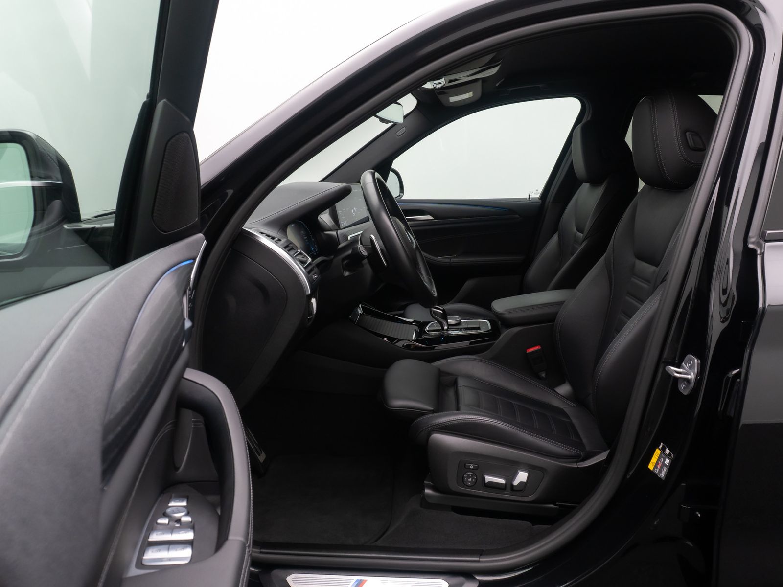 Fahrzeugabbildung BMW X3 xD30e M Sport Komfort AHK HUD DAB 360°HiFi