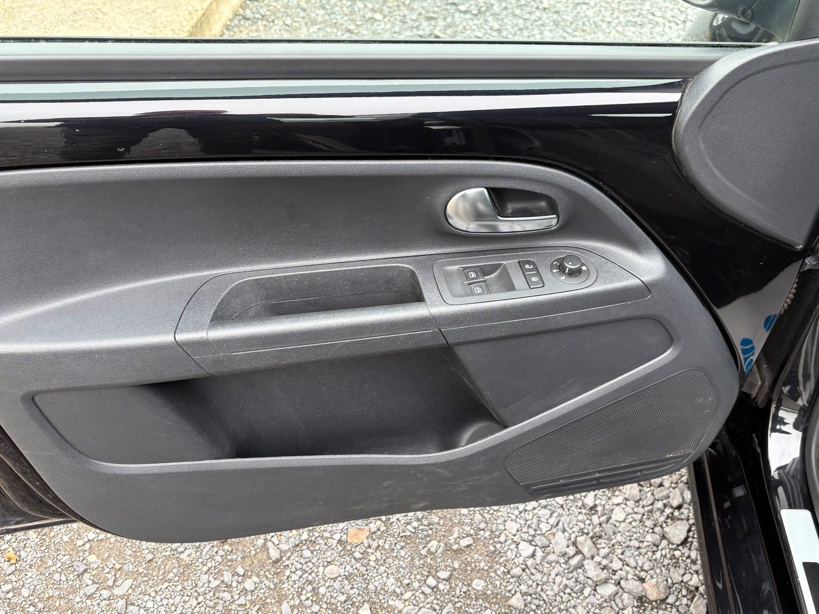 Fahrzeugabbildung Volkswagen up! 1.0 club up! Navi SHZ Klima 2.HD SCHECKHEFT