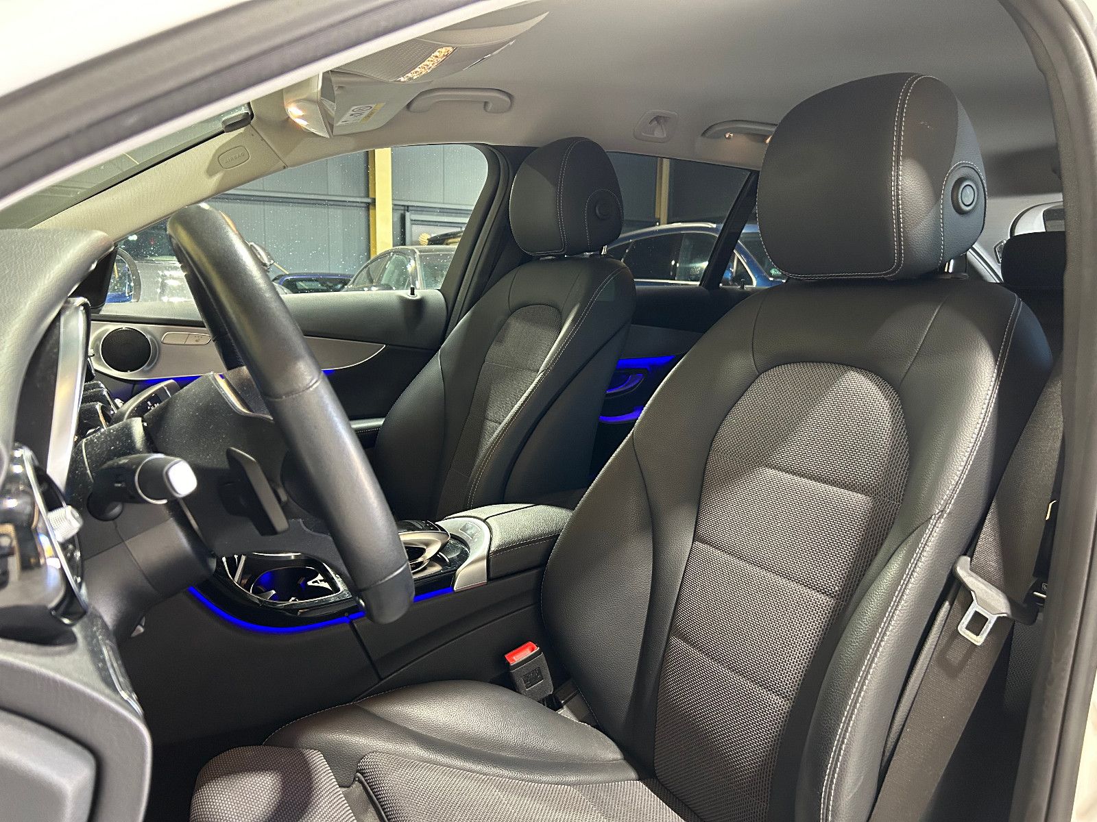Fahrzeugabbildung Mercedes-Benz C 200 T-Modell/NAVI/KAMERA/APPLE/AMBIENTE/SHZ