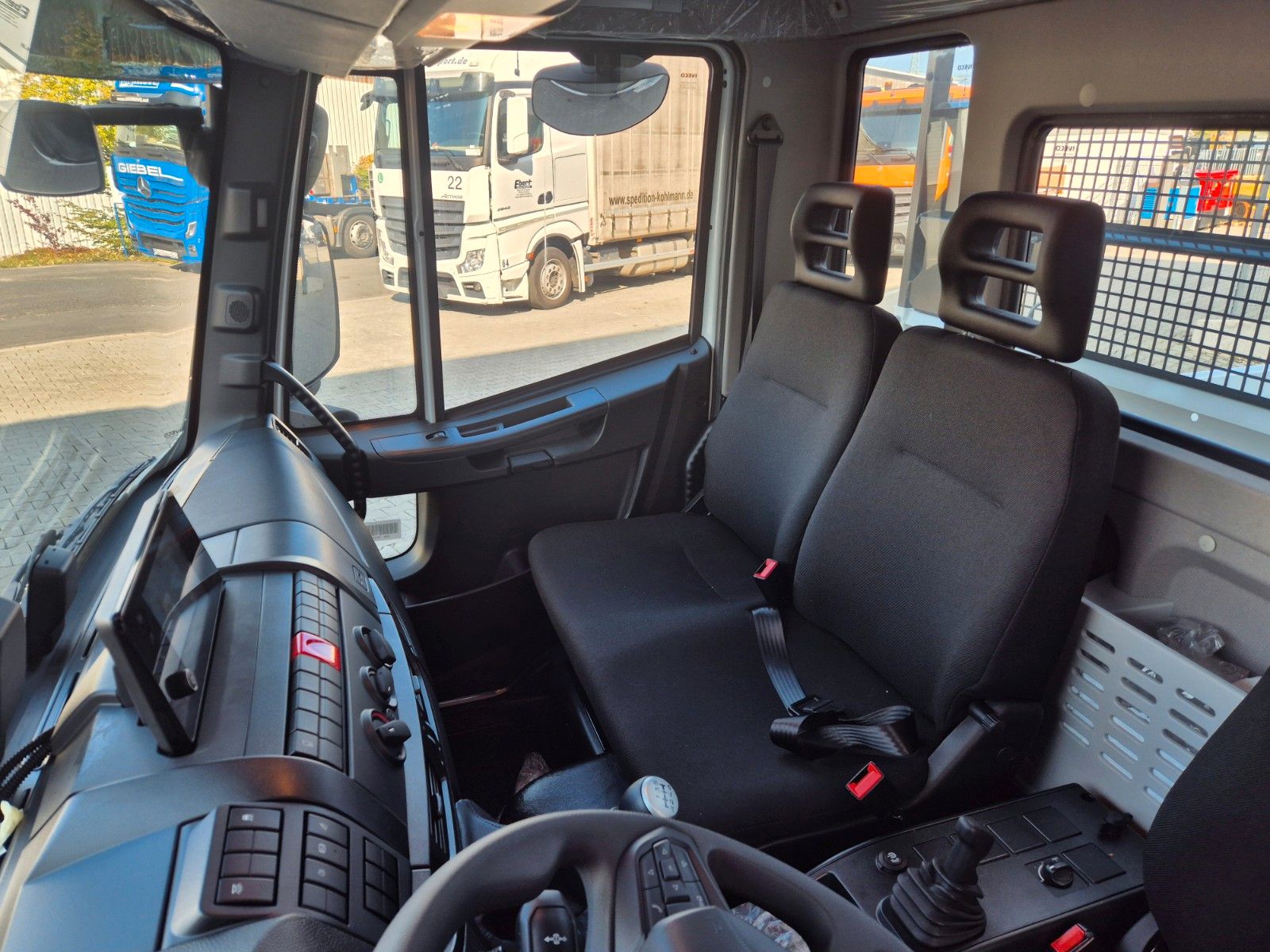 Fahrzeugabbildung Iveco Eurocargo ML80E21 Meiller 2x AHK 3 Sitze