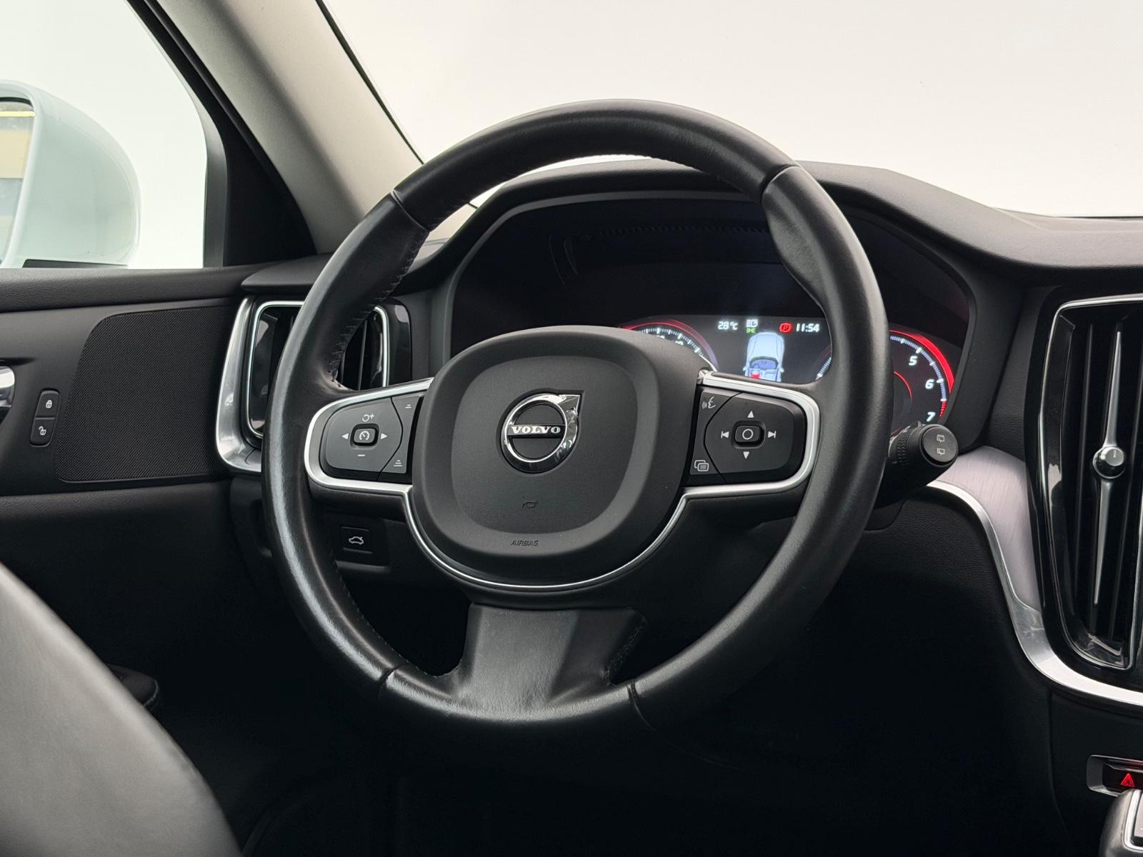 Volvo V60 Kombi*MOMENTUM PRO*LED-R.KAM-TEMPO-SPUR-SHZ