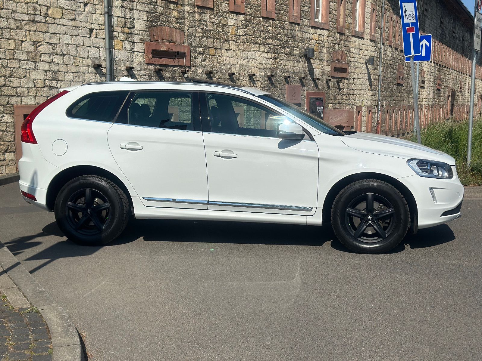Fahrzeugabbildung Volvo XC60 SUMMUM D4*MODELL 2017+PANORAMA*