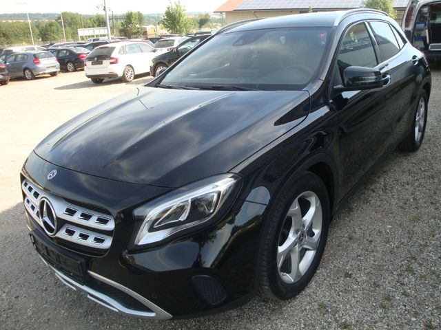 MERCEDES-BENZ GLA 200 CDI / d 4Matic *LED/Navi/Kamera/AHK*