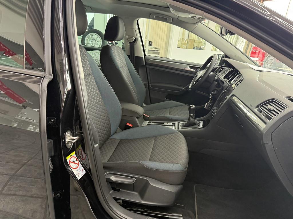 Volkswagen Golf VII 1.5 TSI IQ.DRIVE, Standheiz., ACC, Navi