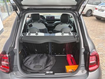 Fahrzeugabbildung Fiat 500e Icon Navi Klimaaut. DAB Mattlackierung