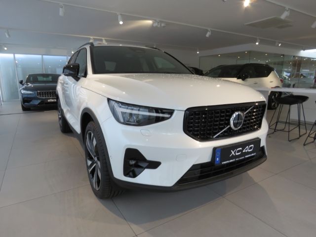 Volvo XC40 B4 Plus Dark 20Zoll 360Grad Licht-P. Fronts