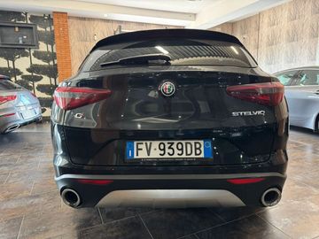 Alfa-Romeo Stelvio - 5