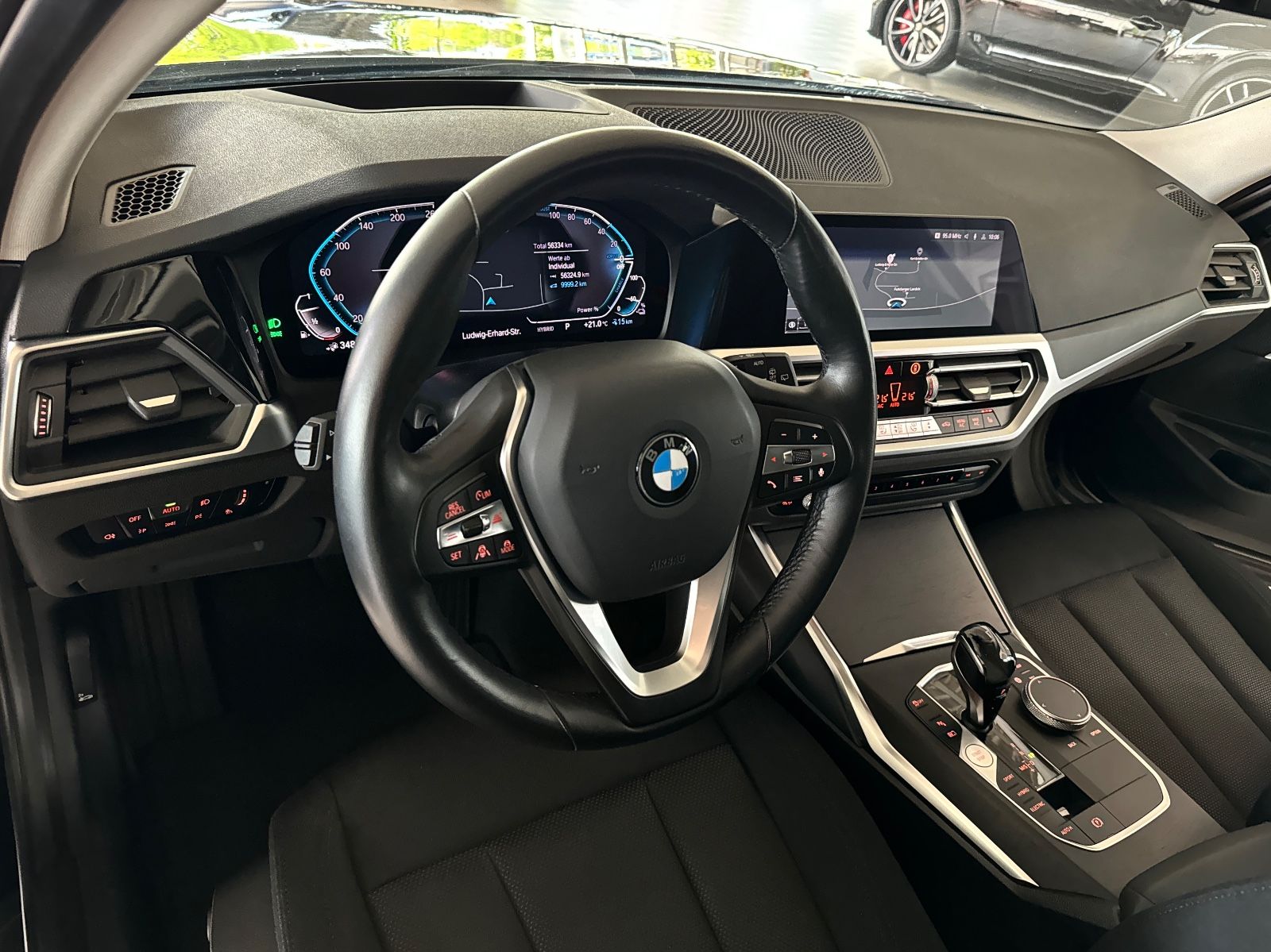 Fahrzeugabbildung BMW 330e  Advantage Kamera HUD DAB AHK ACC  Alarm