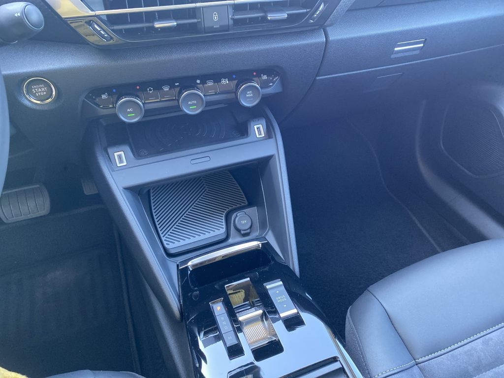 Fahrzeugabbildung Citroën C4 PureTech 130 Stop&Start EAT8 MAX *Alcantara*