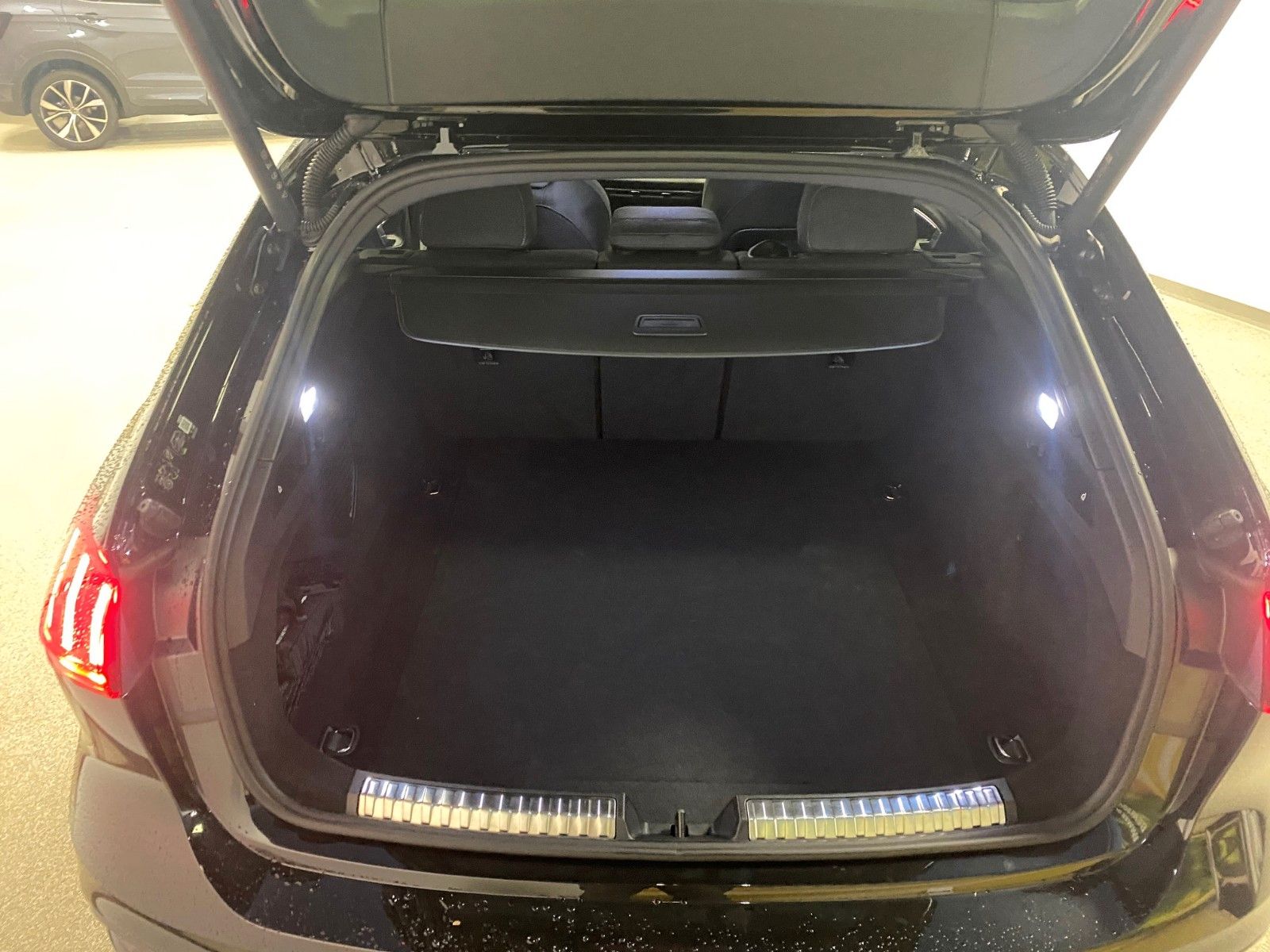 Fahrzeugabbildung Audi A5 B10 TDI S tronic Avant+S-Line+MATRIX+NAVI+19"