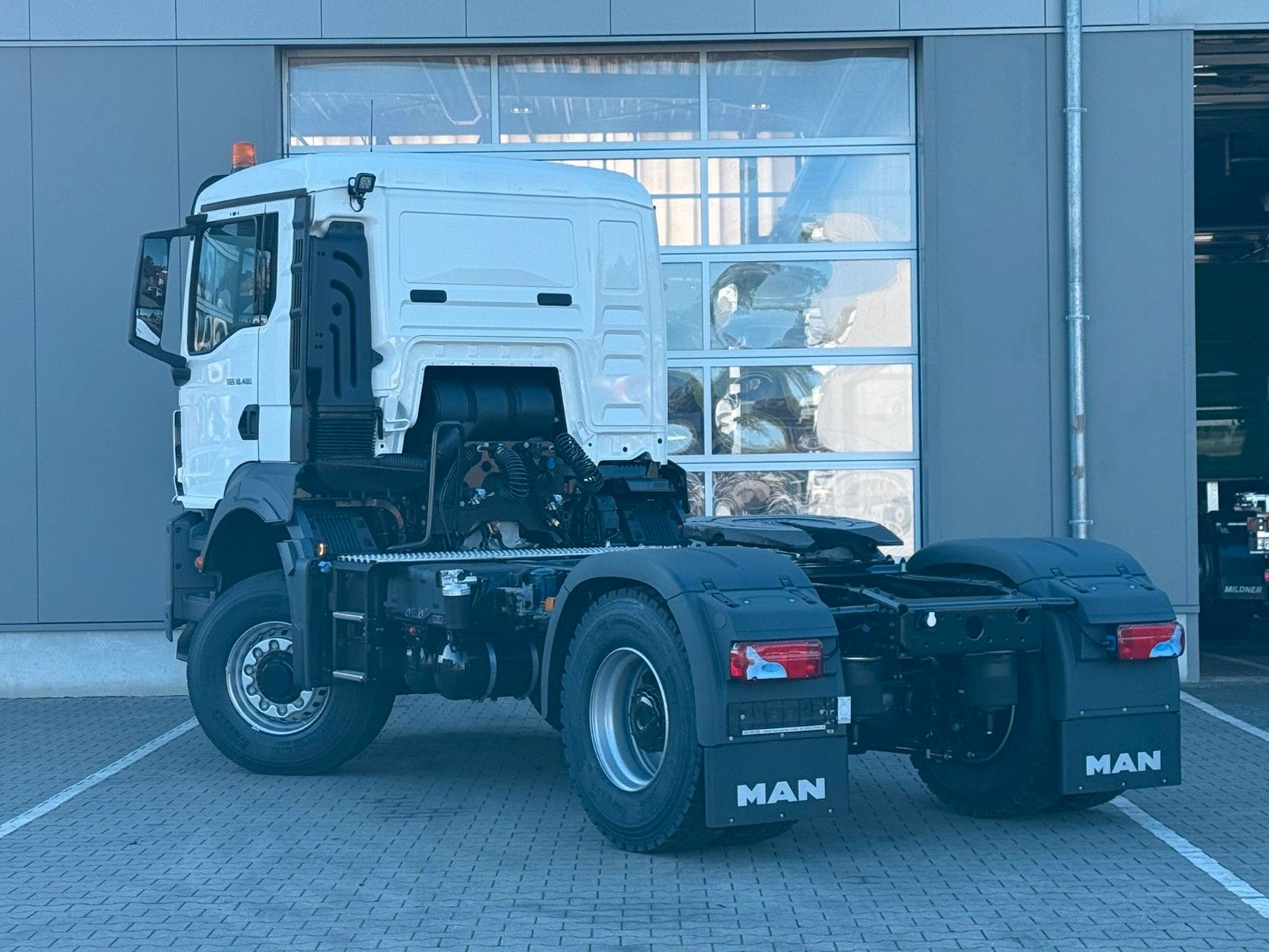 Fahrzeugabbildung MAN TGS 18.480 BL SA 4x2H mit Hydraulikvorbereitung