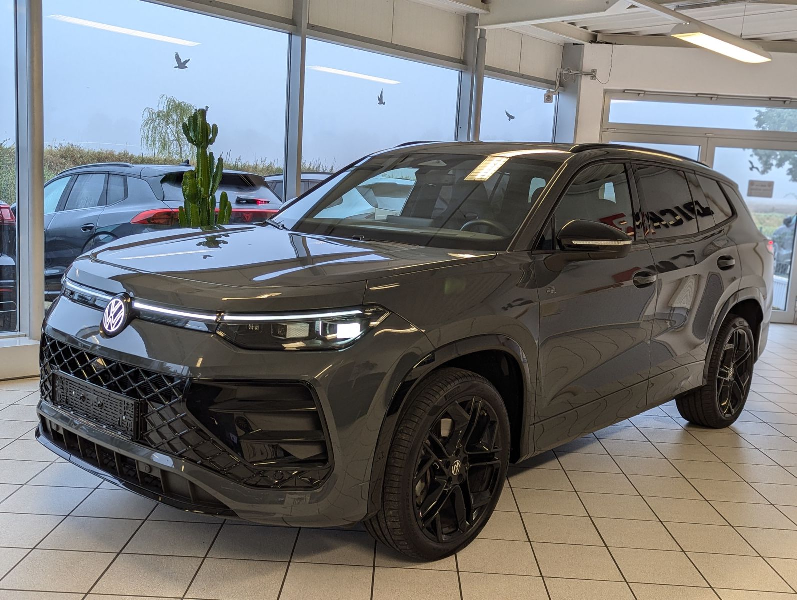 VW Tayron 2.0TDI 4M R-Line Launch Pano Black AHK 20 - Image 3