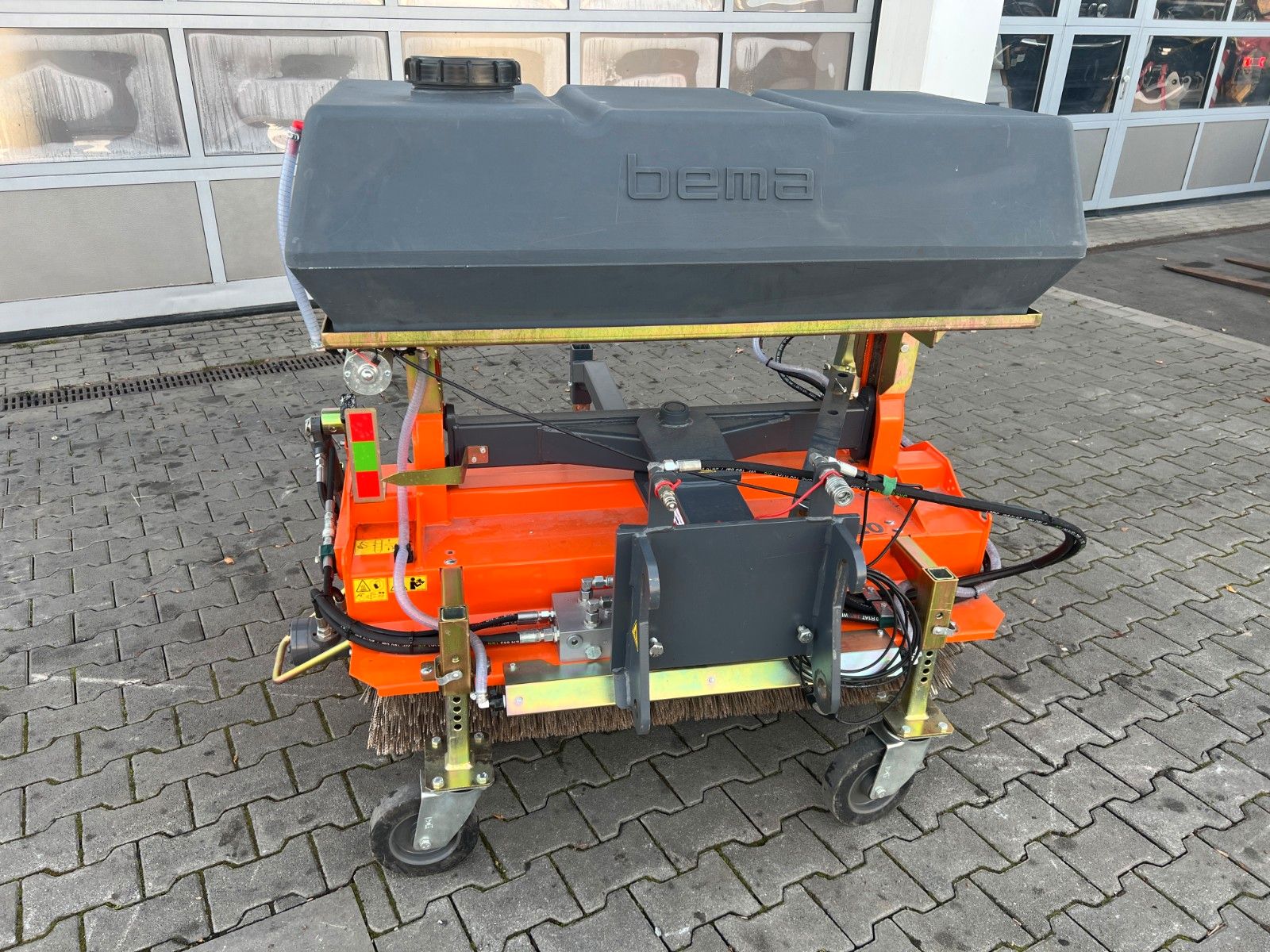 Fahrzeugabbildung Andere Bema 20 BK Kehrmaschine / Kramer 5040 / 2023