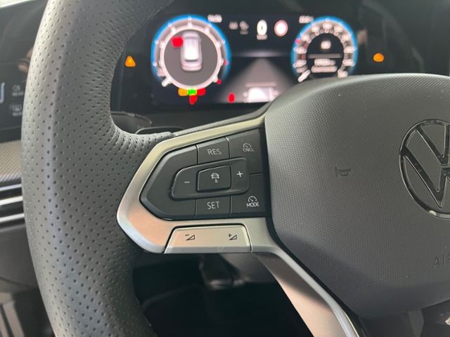 Fahrzeugabbildung Volkswagen Golf Variant 1.5 eTSI DSG R-LINE BLACK-STYLE NAV