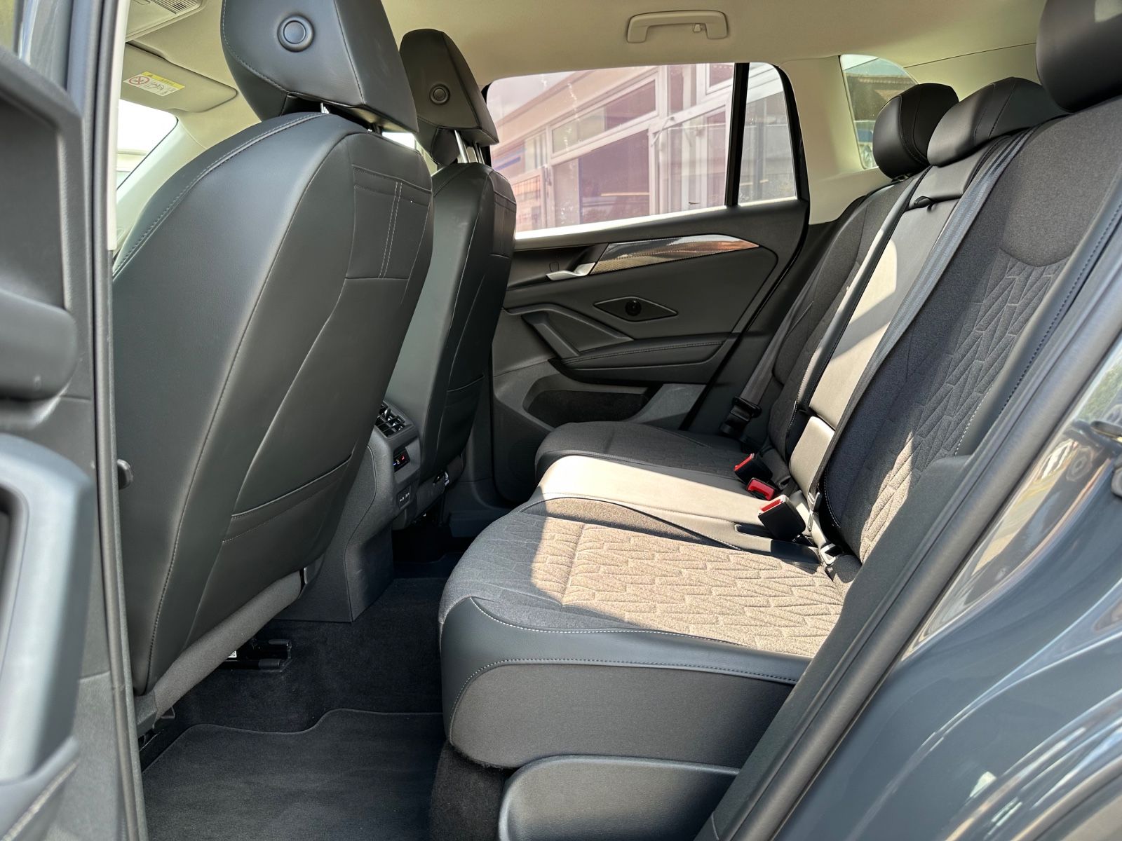 Fahrzeugabbildung Volkswagen Tiguan 1.5 eTSI Life DSG AHK/Navi/ACC/LED/SHZG