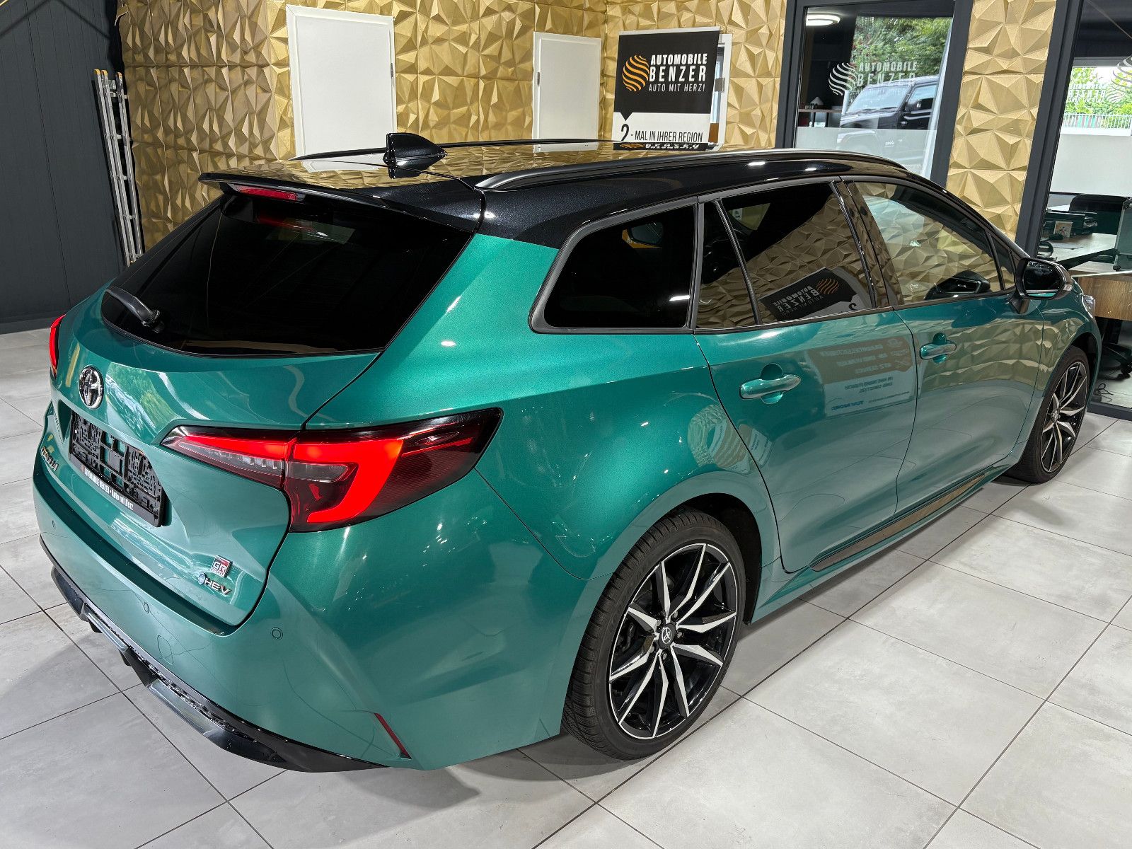 Fahrzeugabbildung Toyota Corolla Touring Sports 2.0 Hybrid GR Sport/APPLE