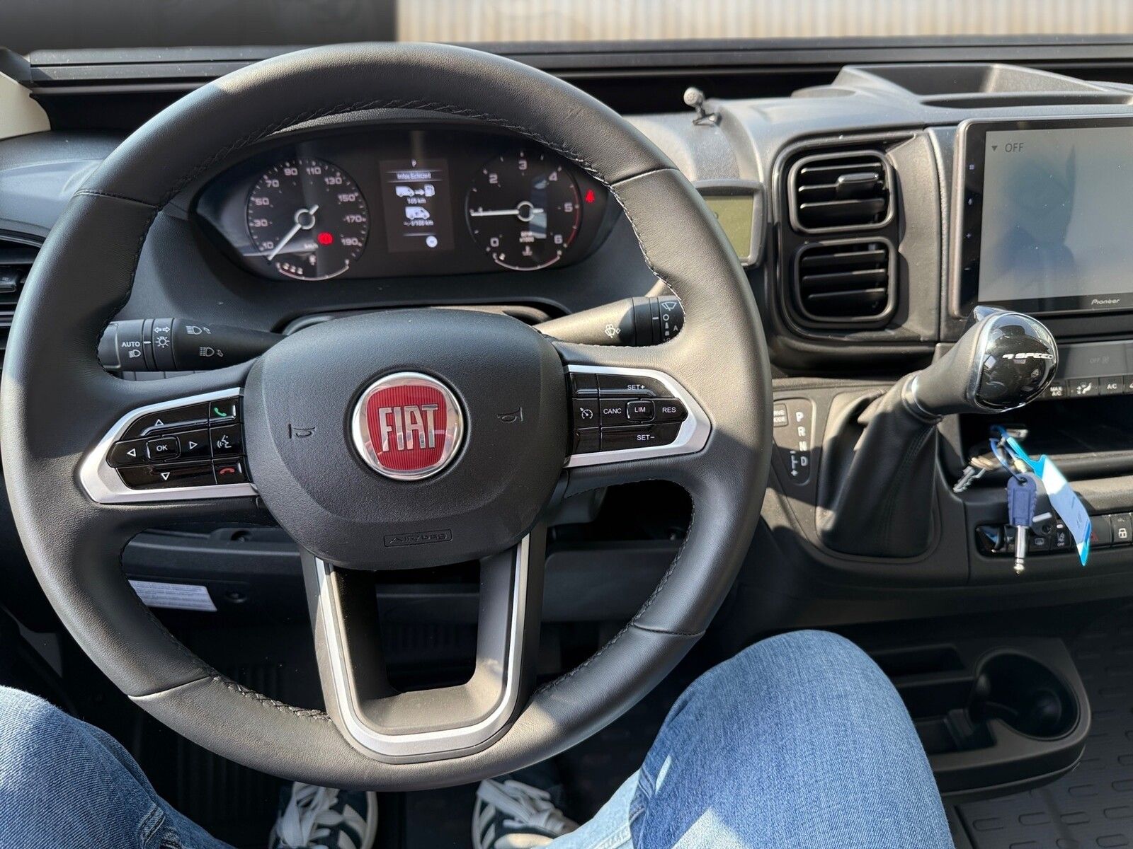 Fahrzeugabbildung Eura Mobil Van V 595 HB Mondial Plus- & Fahrassistenzpaket