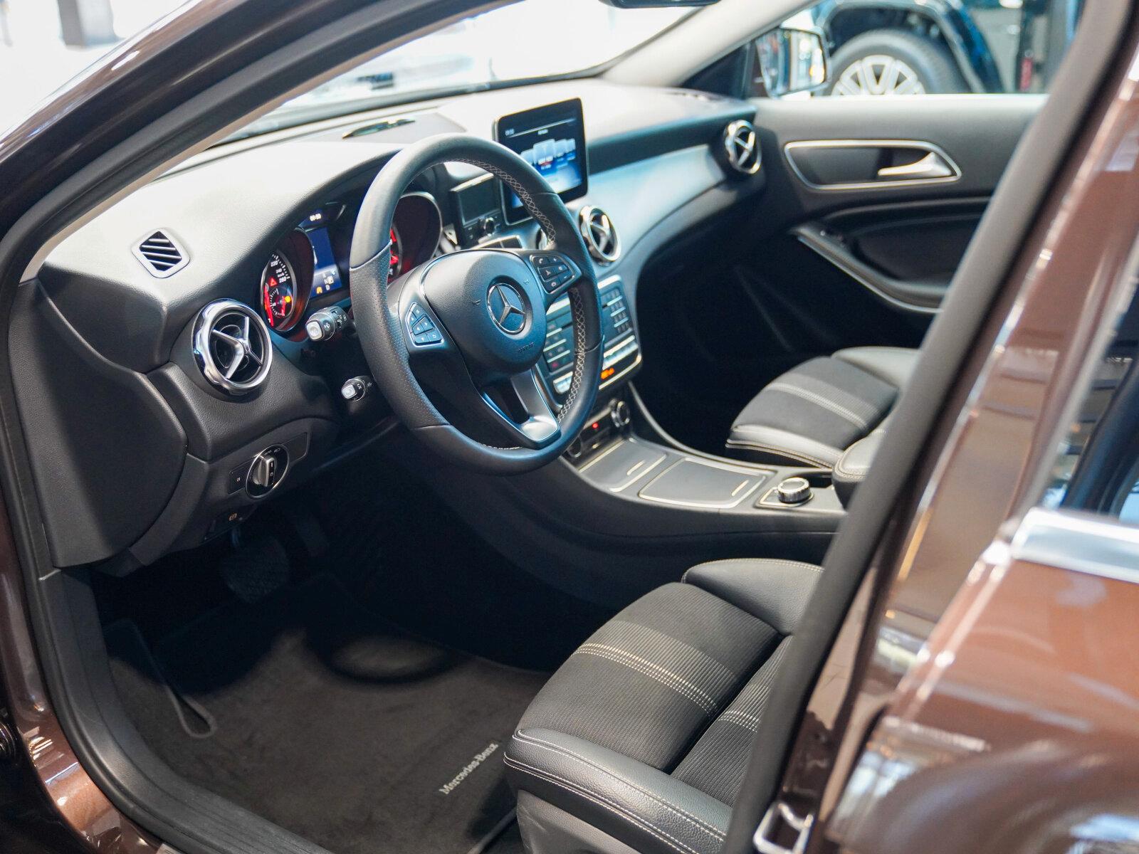 Mercedes-Benz GLA 220 4M Urban DISTRONIC 360° AHK KEYLESS LED