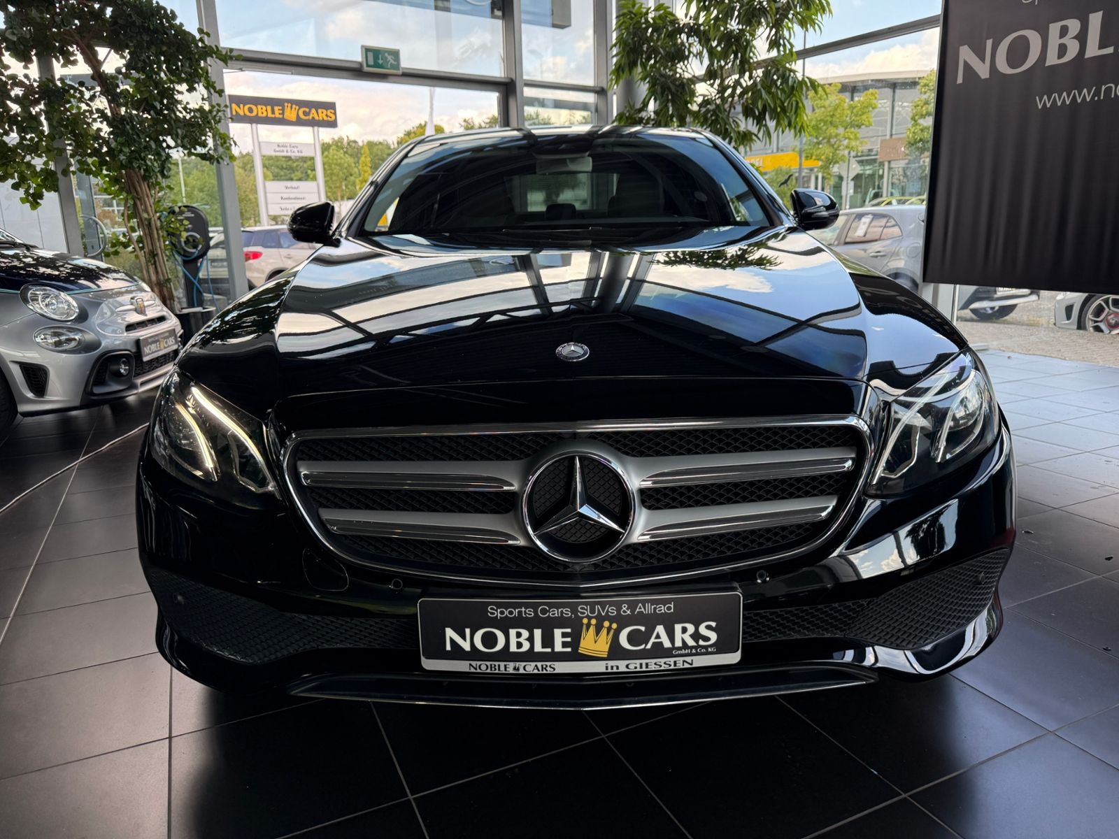 Fahrzeugabbildung Mercedes-Benz E400 4Matic Avantgarde 9G RFK LED NAVI
