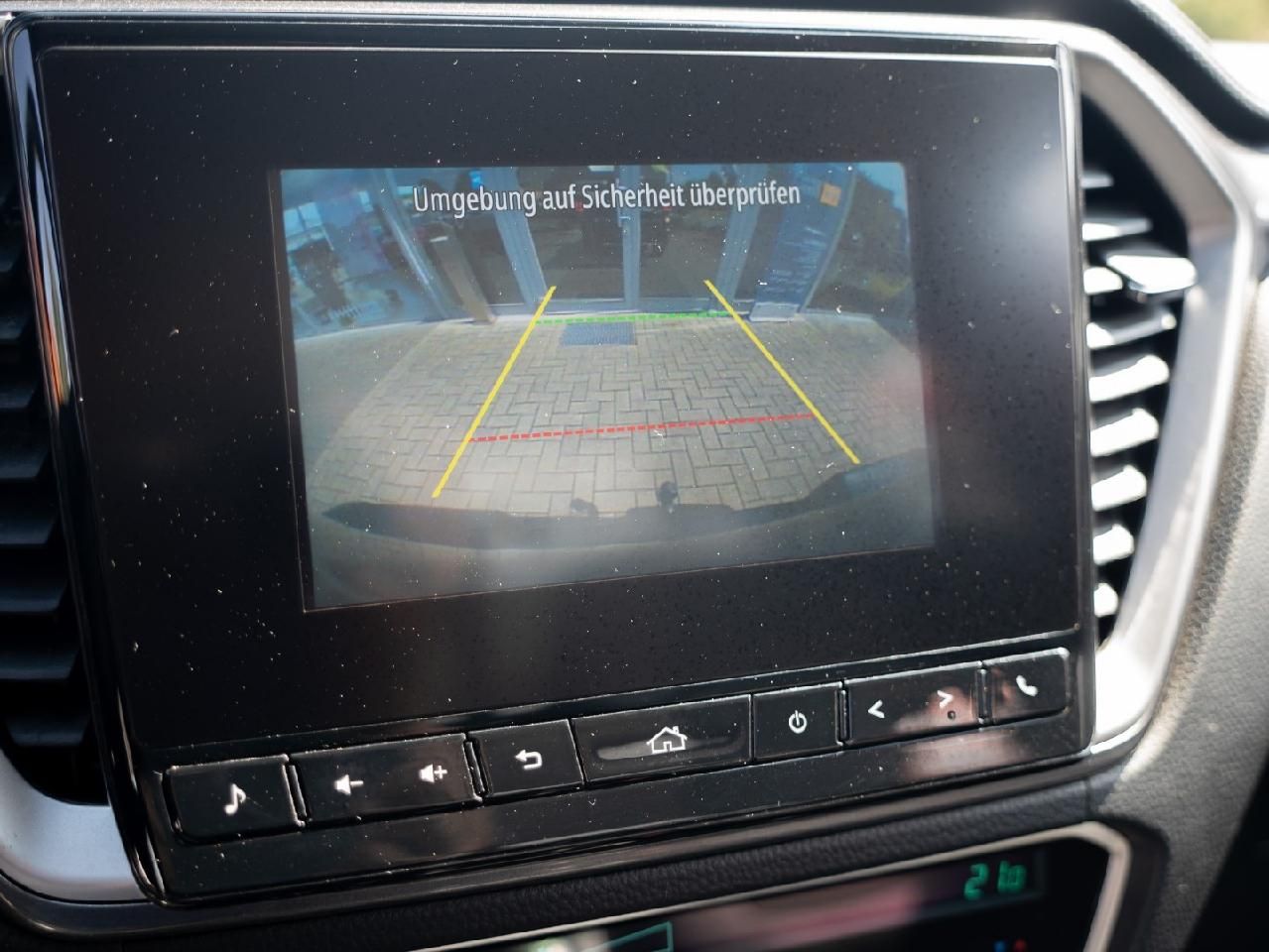 Fahrzeugabbildung Isuzu D-Max Space Cab 4WD LSE mit Dux Camper Wohnkabin