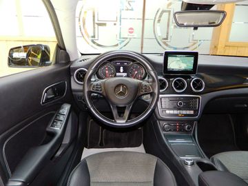 Mercedes CLA 180 Shooting Brake - 9