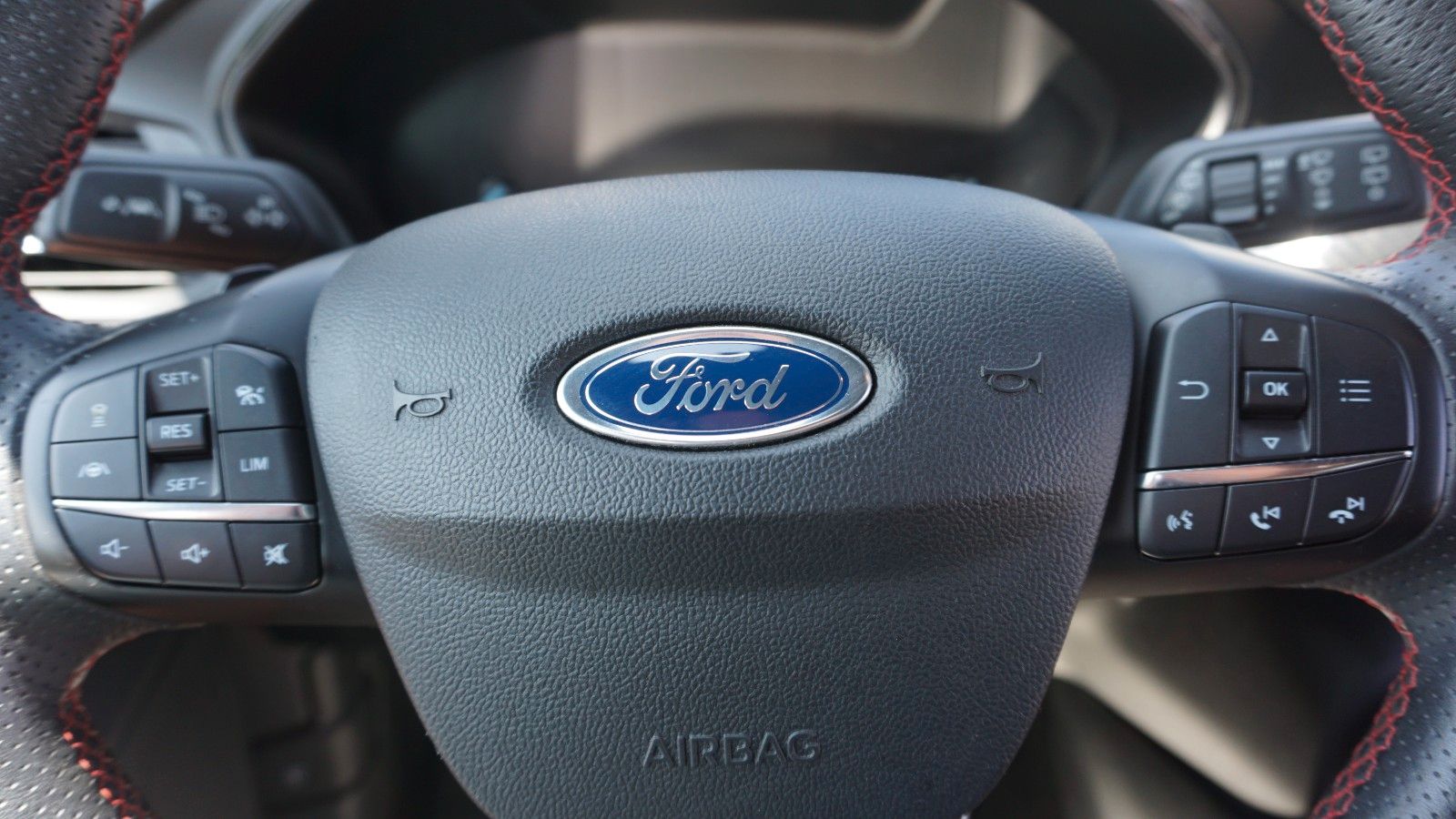 Fahrzeugabbildung Ford Focus Lim. ST-Line, LED, B&O Sound, Navi, Sport