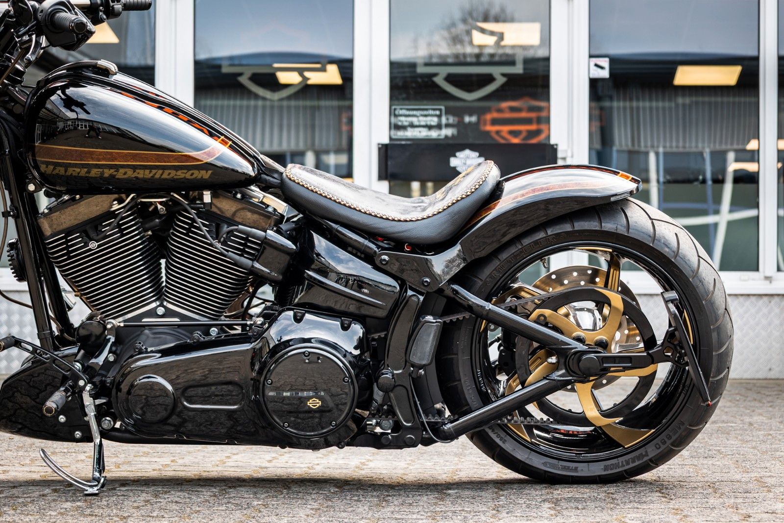 Fahrzeugabbildung Harley-Davidson CVO Pro Street Breakout - Kesstech -