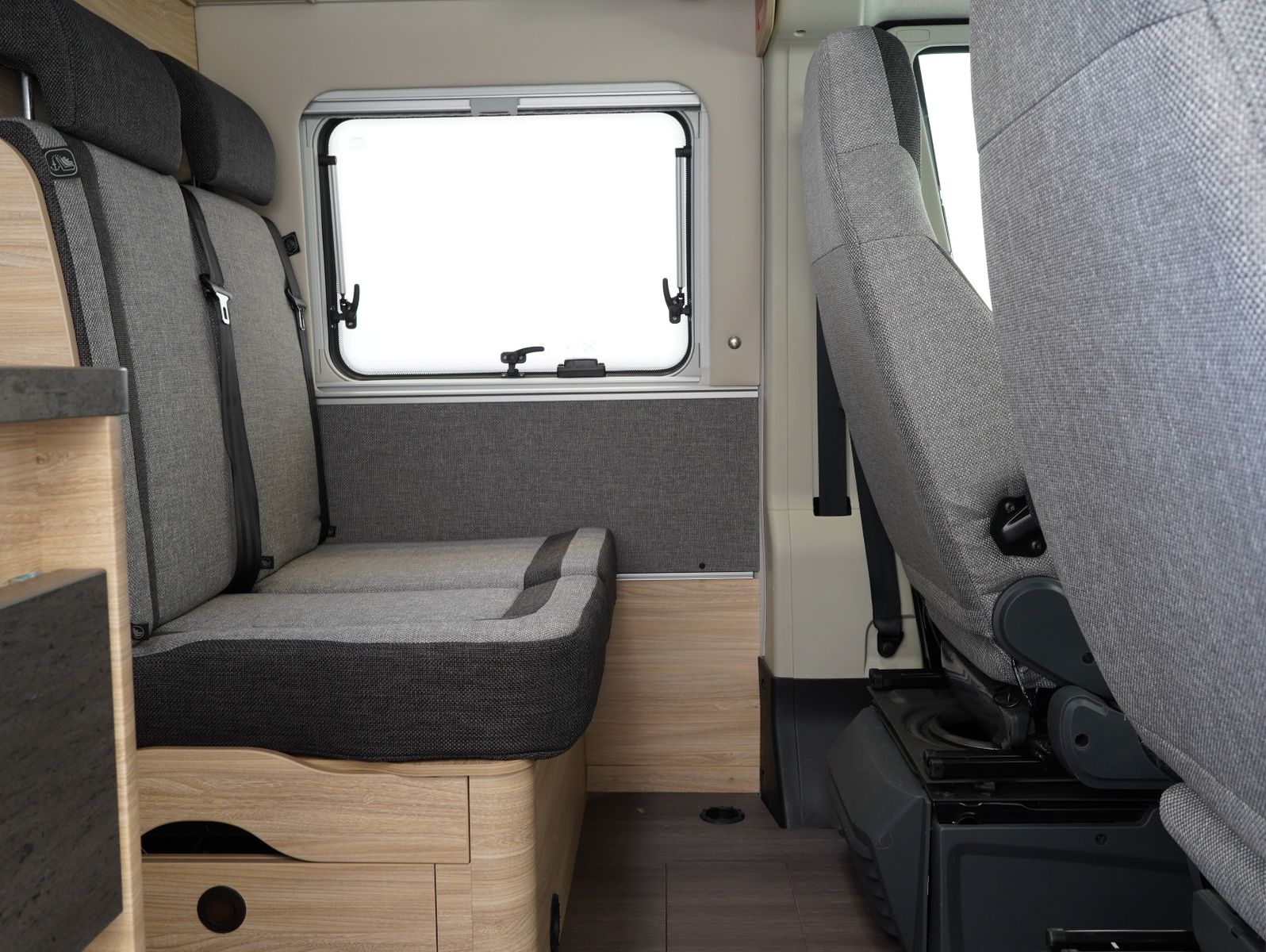 Fahrzeugabbildung Knaus BOXLIFE PRO / 540 ROAD Aufstelldach/Markise