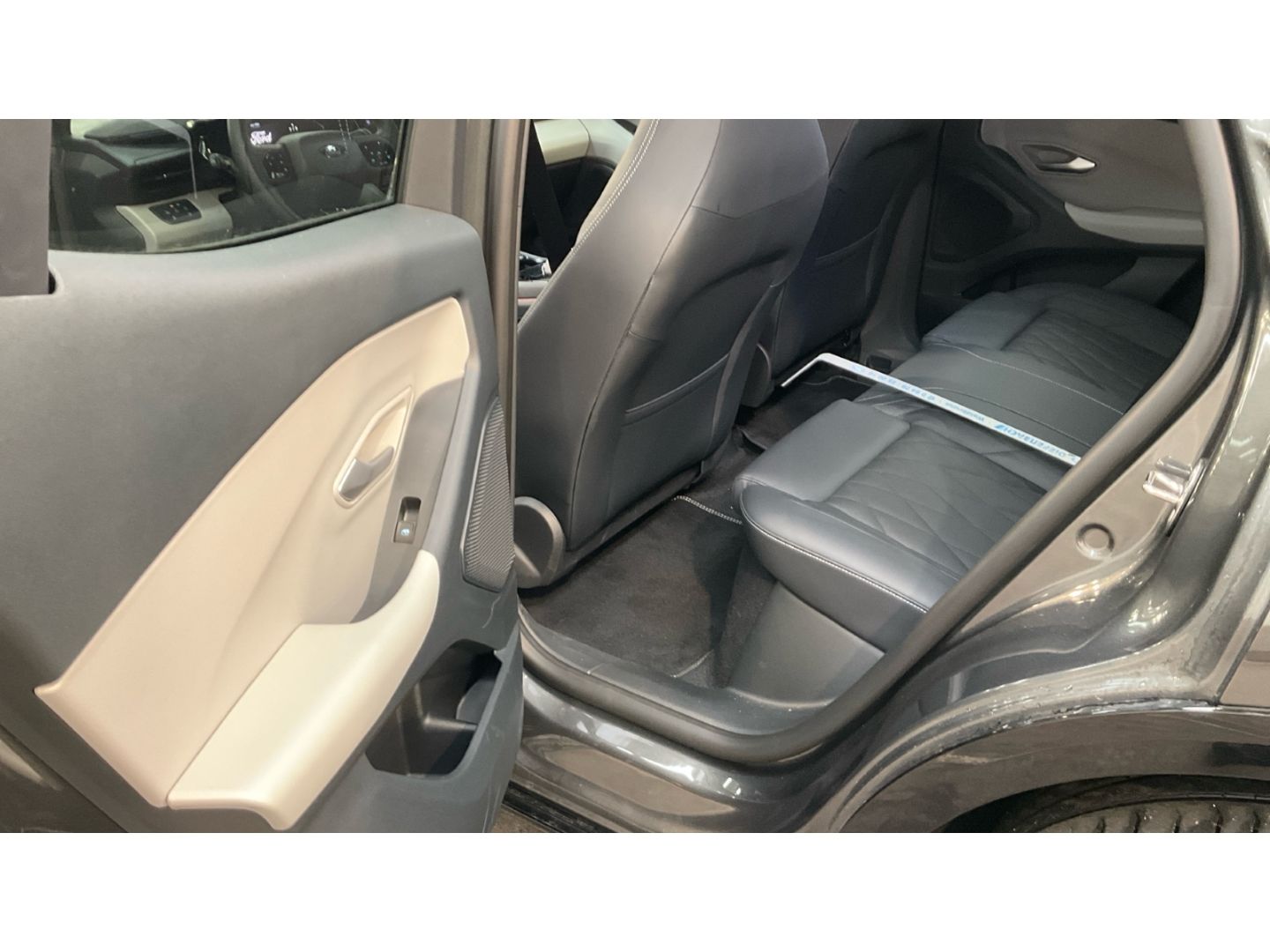 Fahrzeugabbildung Ford Capri 210 kW RWD Premium Tempomat Kamera Navi