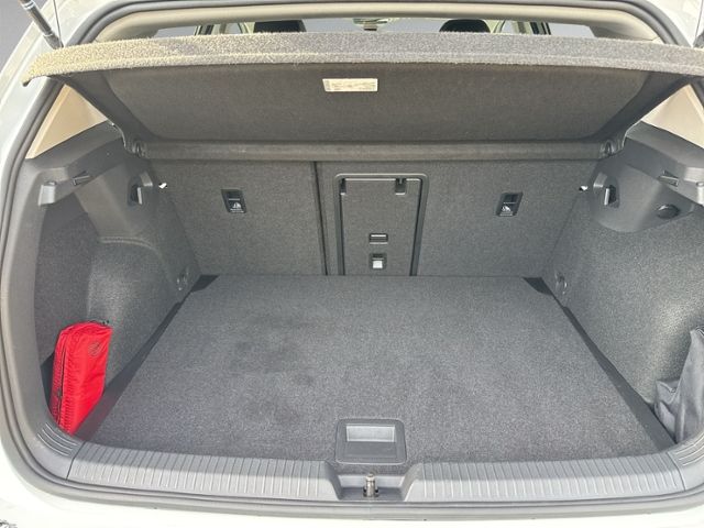 Golf VIII 1.5 eTSI DSG KAMERA+LED+NAVI+ACC+SIHZ+