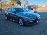 Alfa Romeo Giulia 2.0 Turbo 16V 147kW AT8 Super Super - Alfa Romeo Giulia mit Benzin-Antrieb: Automatik