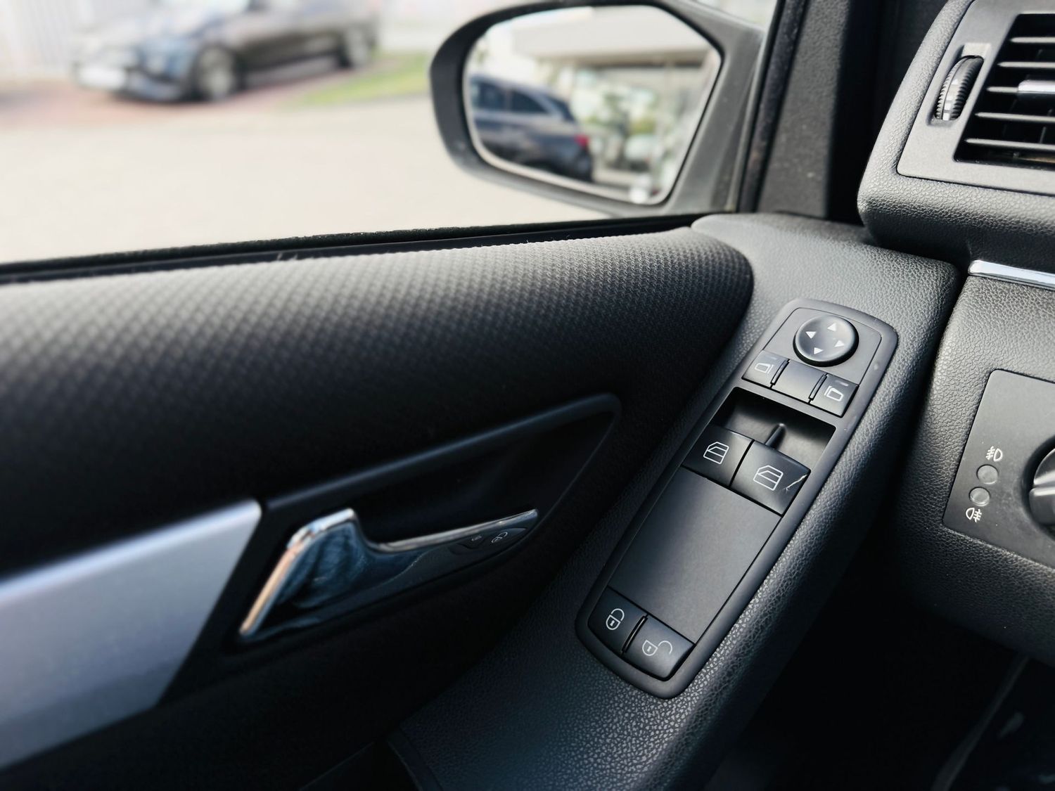 Fahrzeugabbildung Mercedes-Benz B 180 CDI Navi, PTS, AHK abn., Sitzheizung, Chro